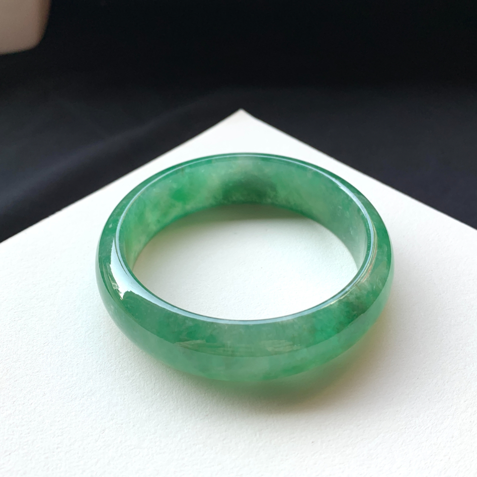 Jadeite Green Grading: Complete Guide from Imperial to Apple Green